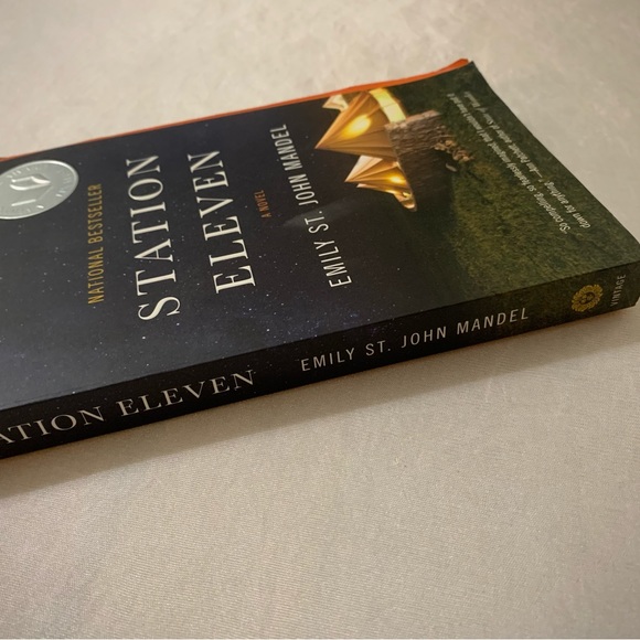 Station Eleven: By Emily St. John Mandel - Picture 7 of 8